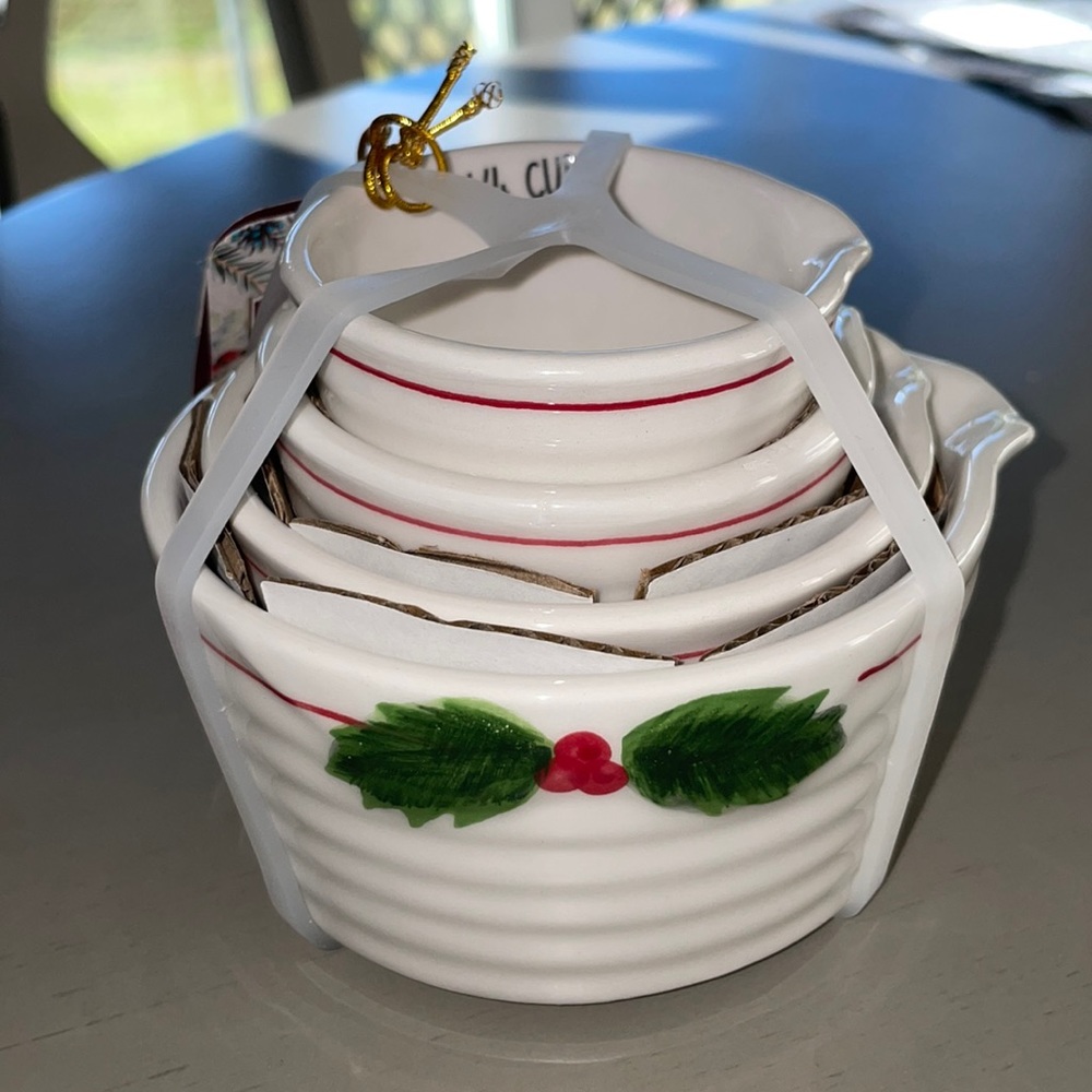 Bake Shop Holly Measuring Cups